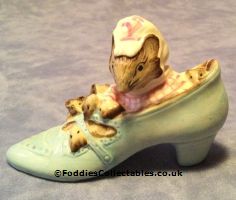 Royal Albert Beatrix Potter The Old Woman Who Lives In A Shoe quality figurine